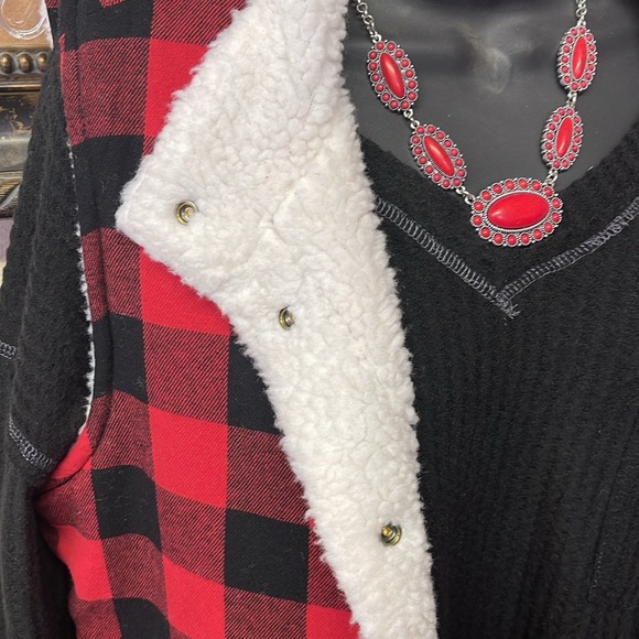 New Valentines buffalo plaid vest/jacket - Picture 3 of 4